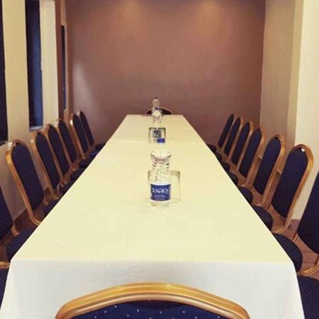 Hotel Ashoka, Pune Yerandwane ภายนอก รูปภาพ